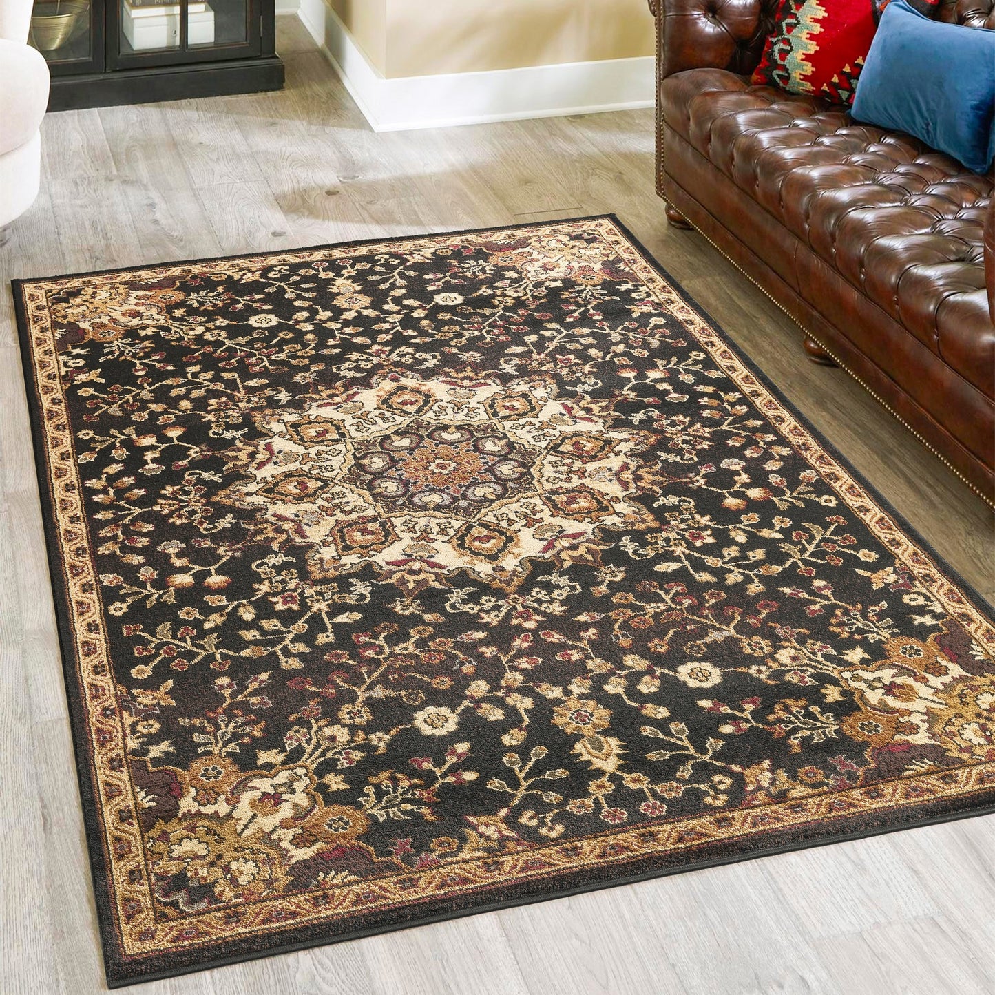 Classic GC_VIN5016 Black 5 ft. 3 in. x 7 ft. 3 in. Area Rug